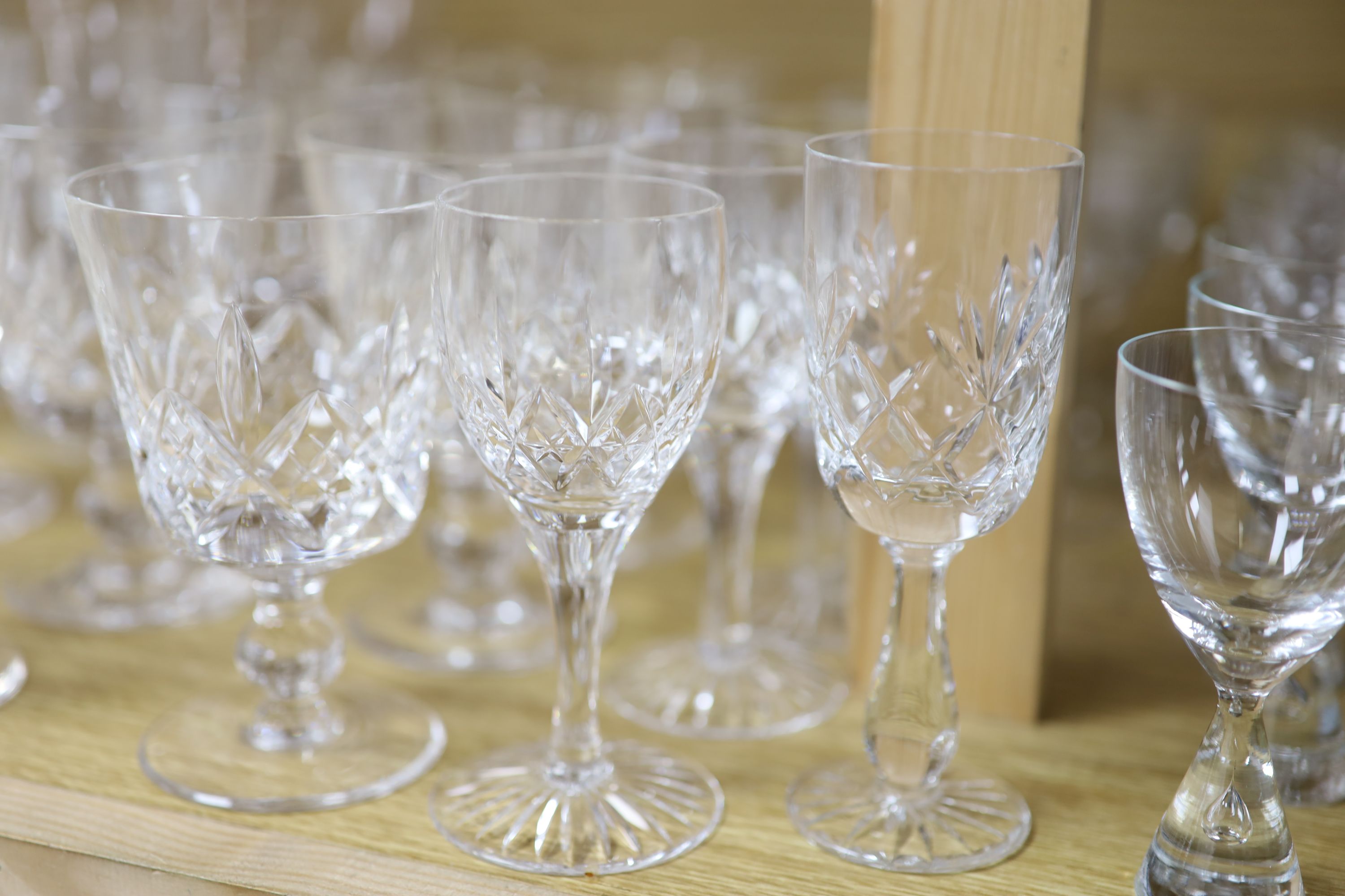 A quantity of mixed glassware